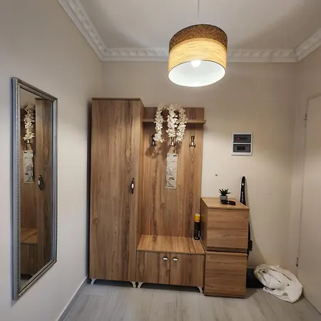 Apartment Nila's Comfy Qerret