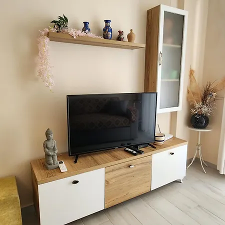 Nila's Comfy Qerret Apartment Golem (Tirana)
