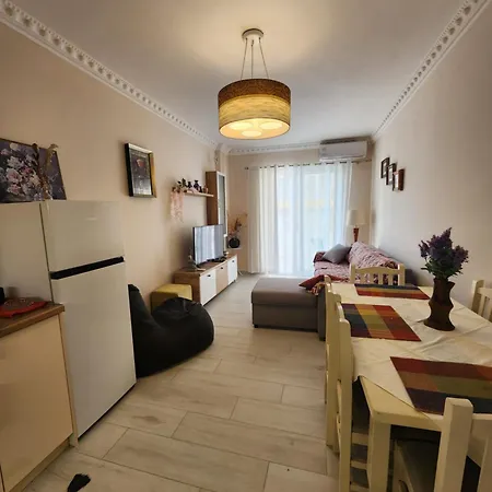 Apartment Nila's Comfy Qerret